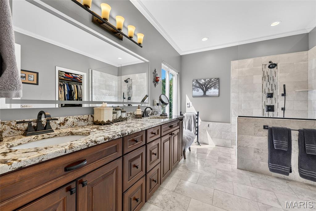 708 Lakeshore Manor Ct Court