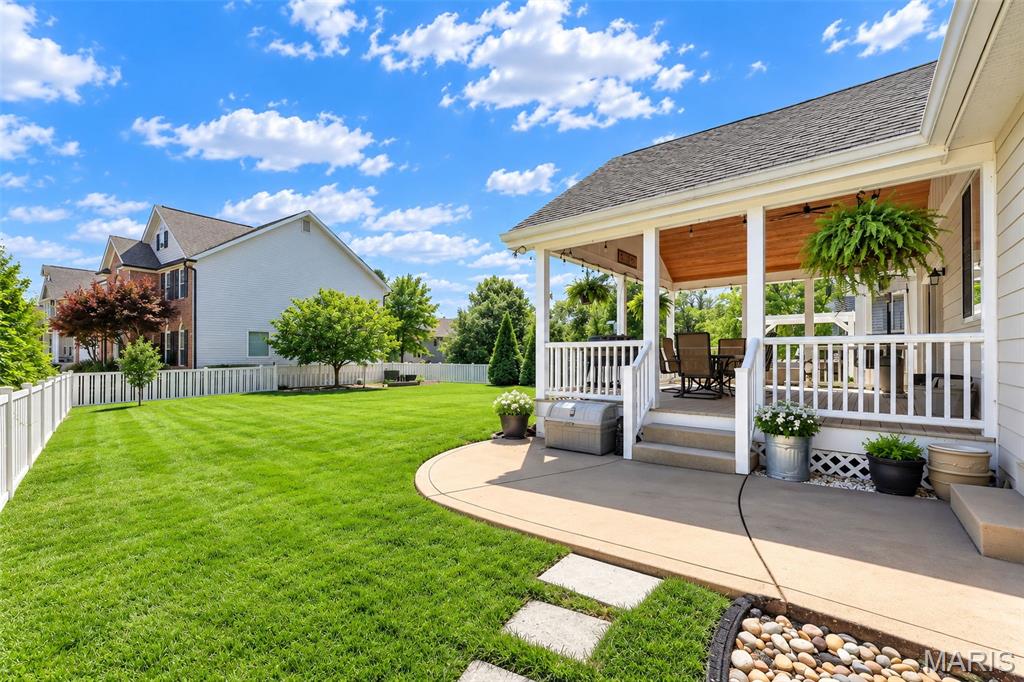 708 Lakeshore Manor Ct Court
