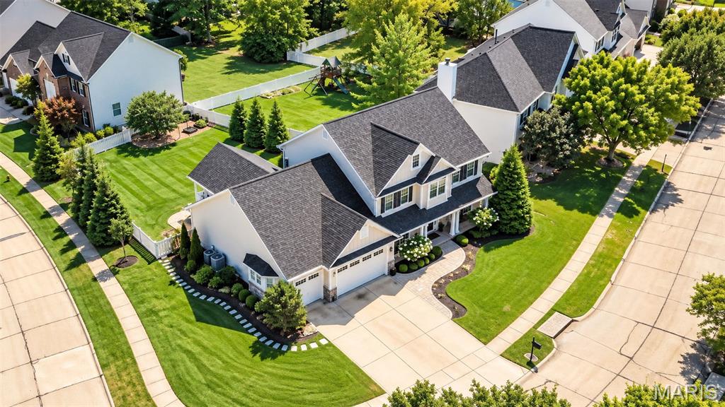 708 Lakeshore Manor Ct Court