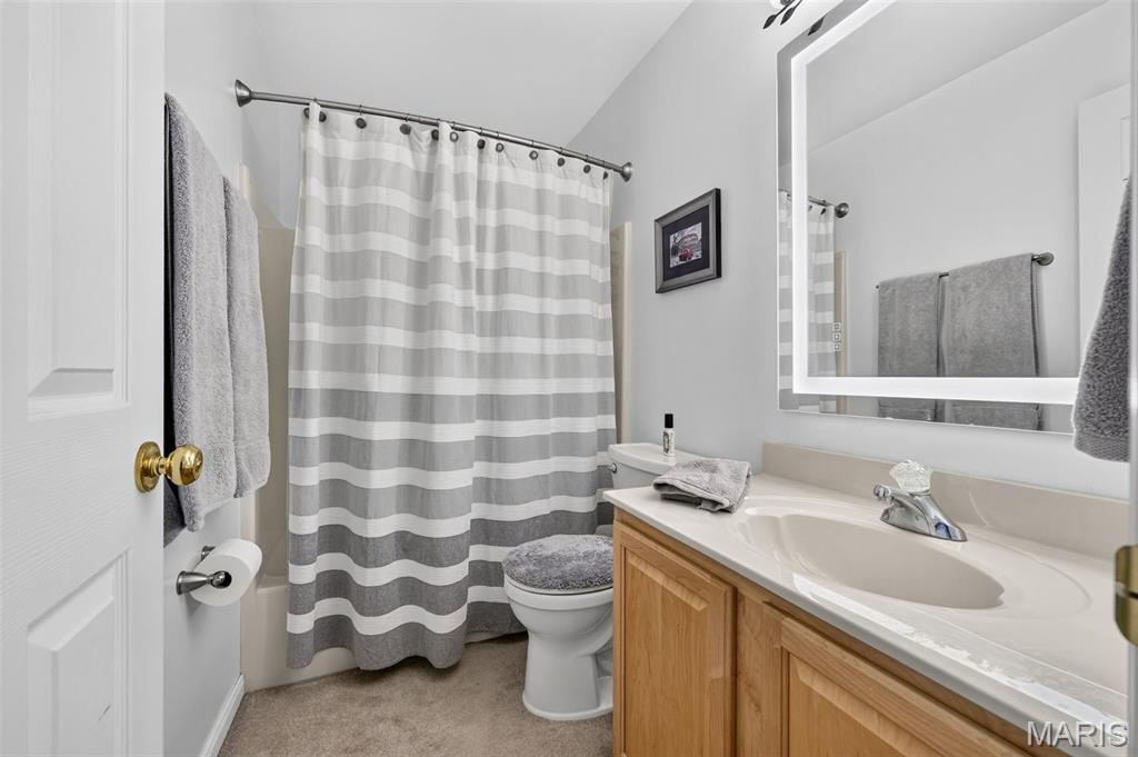 708 Lakeshore Manor Ct Court
