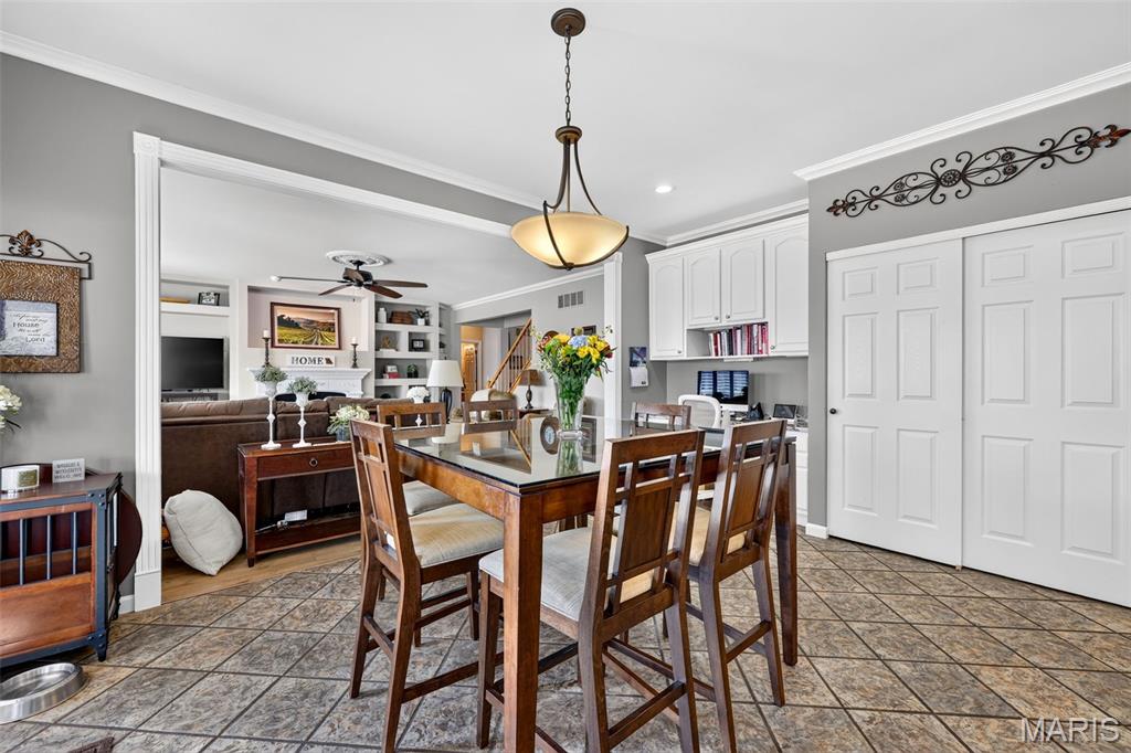 708 Lakeshore Manor Ct Court