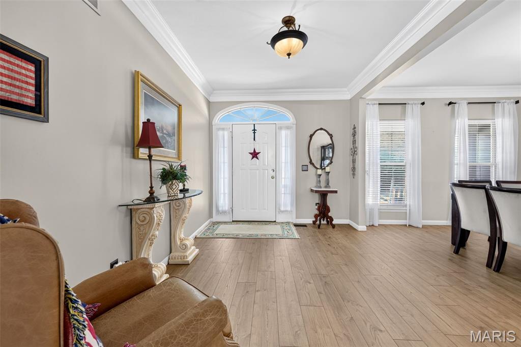 708 Lakeshore Manor Ct Court
