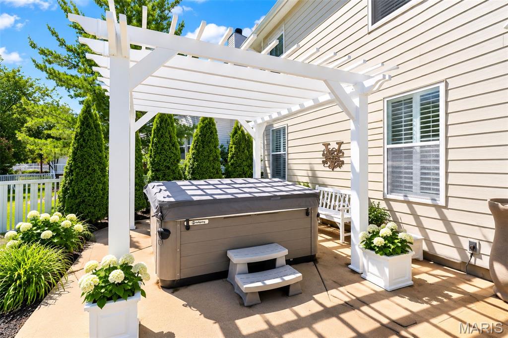 708 Lakeshore Manor Ct Court