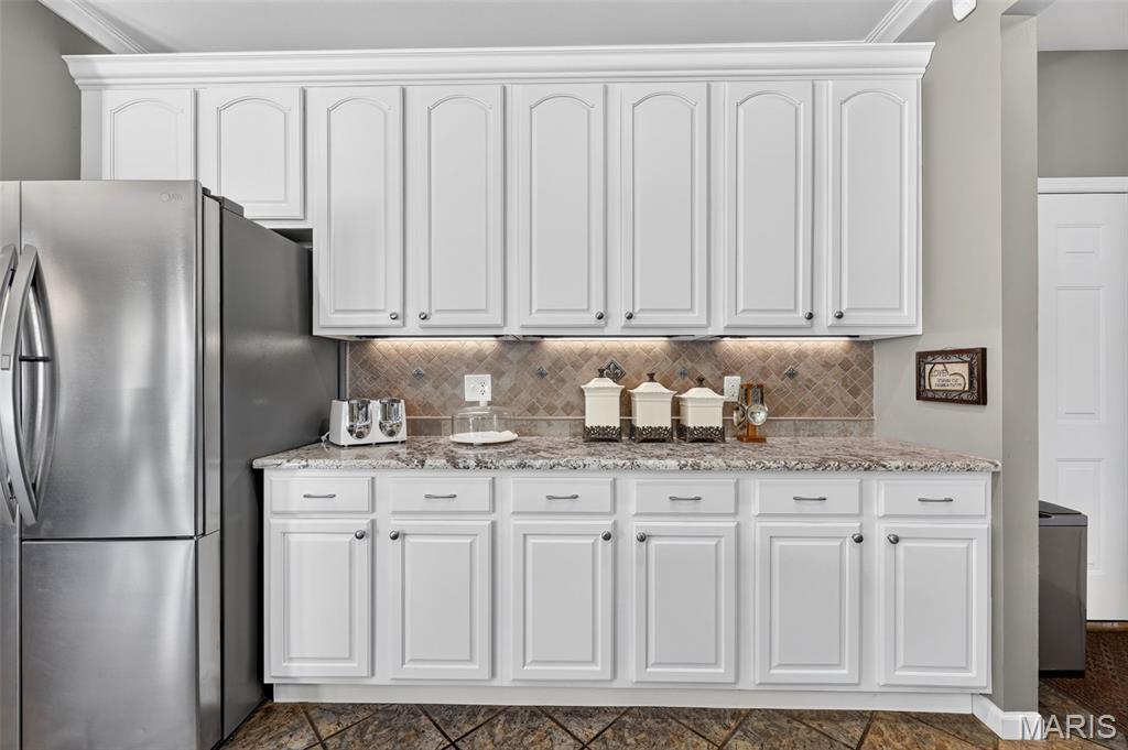 708 Lakeshore Manor Ct Court