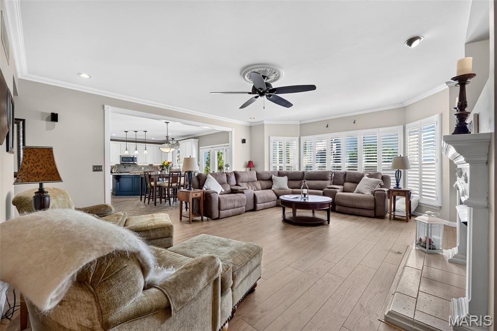 708 Lakeshore Manor Ct Court