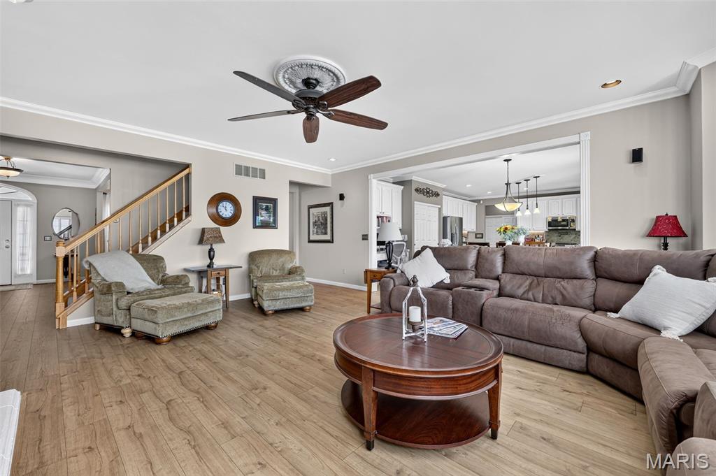 708 Lakeshore Manor Ct Court