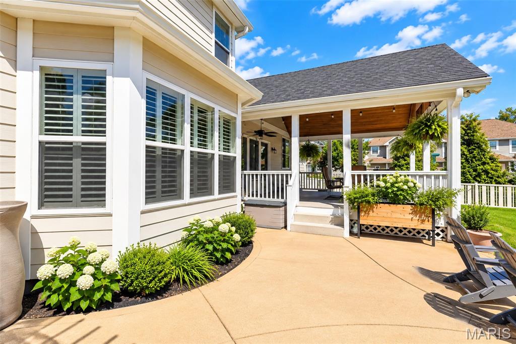 708 Lakeshore Manor Ct Court
