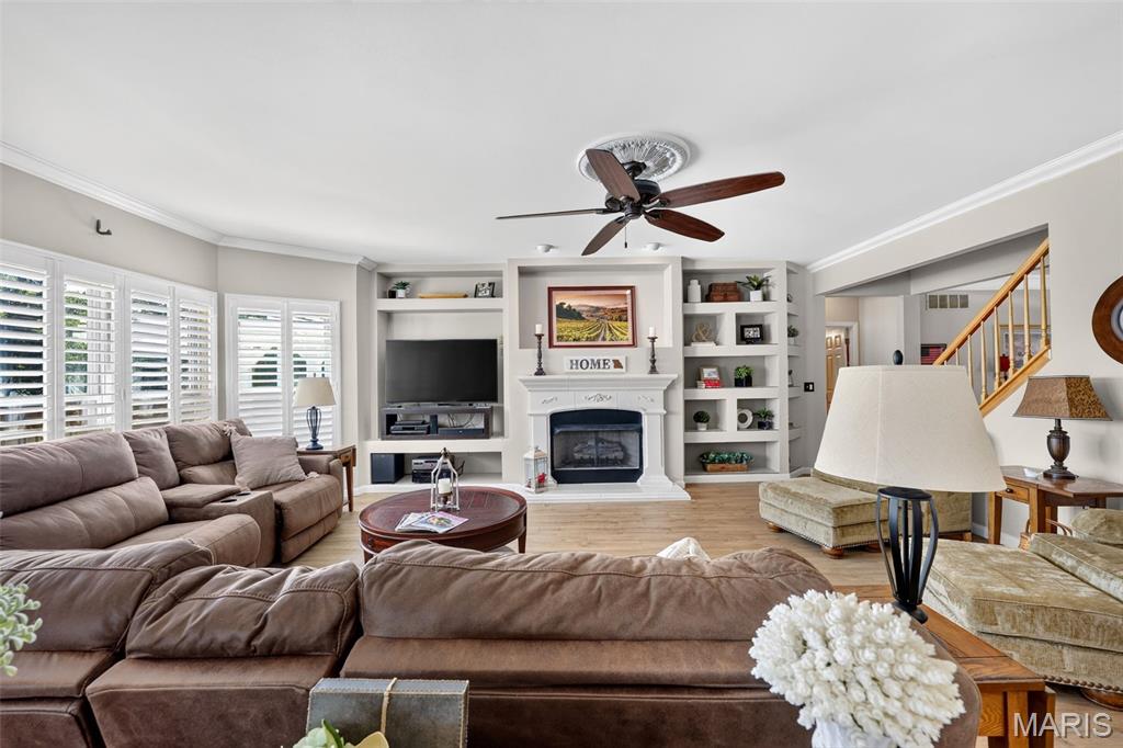 708 Lakeshore Manor Ct Court