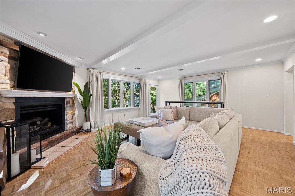 225 Parkland Avenue