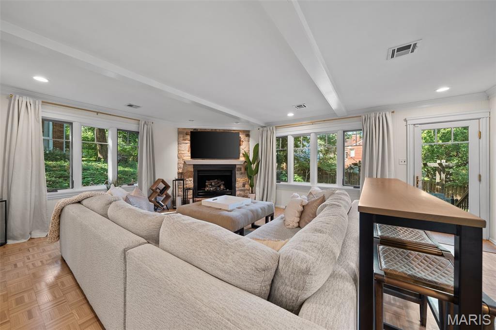 225 Parkland Avenue