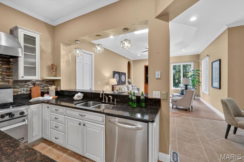 2400 Wimbledon Estates Drive
