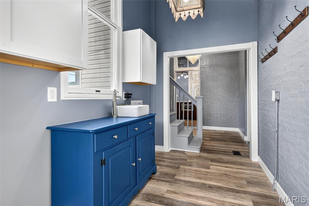 5589 Walnut Street