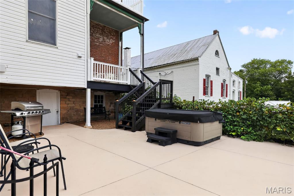 5589 Walnut Street