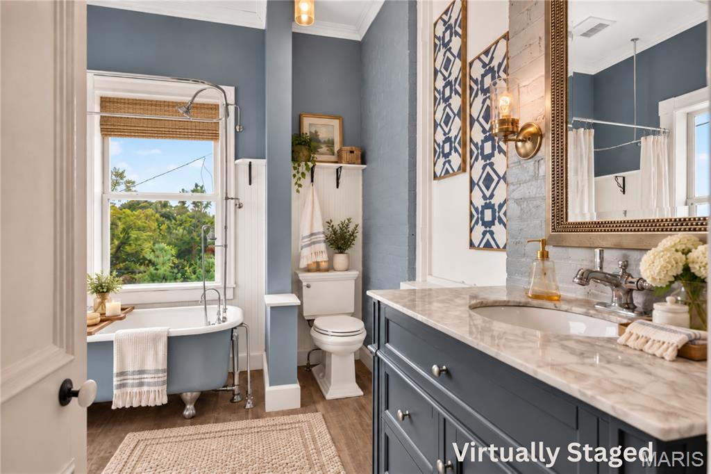 5589 Walnut Street