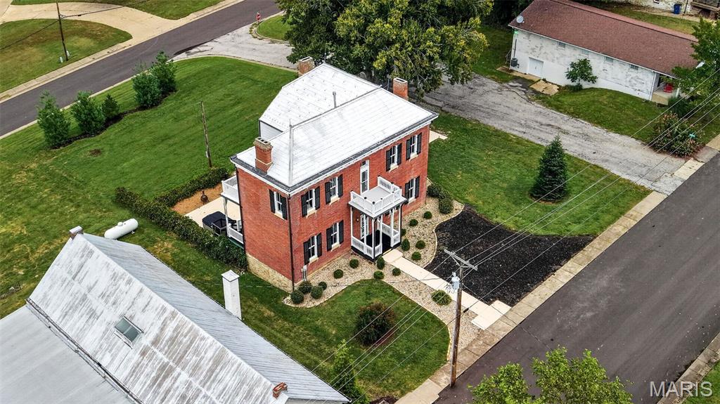 5589 Walnut Street