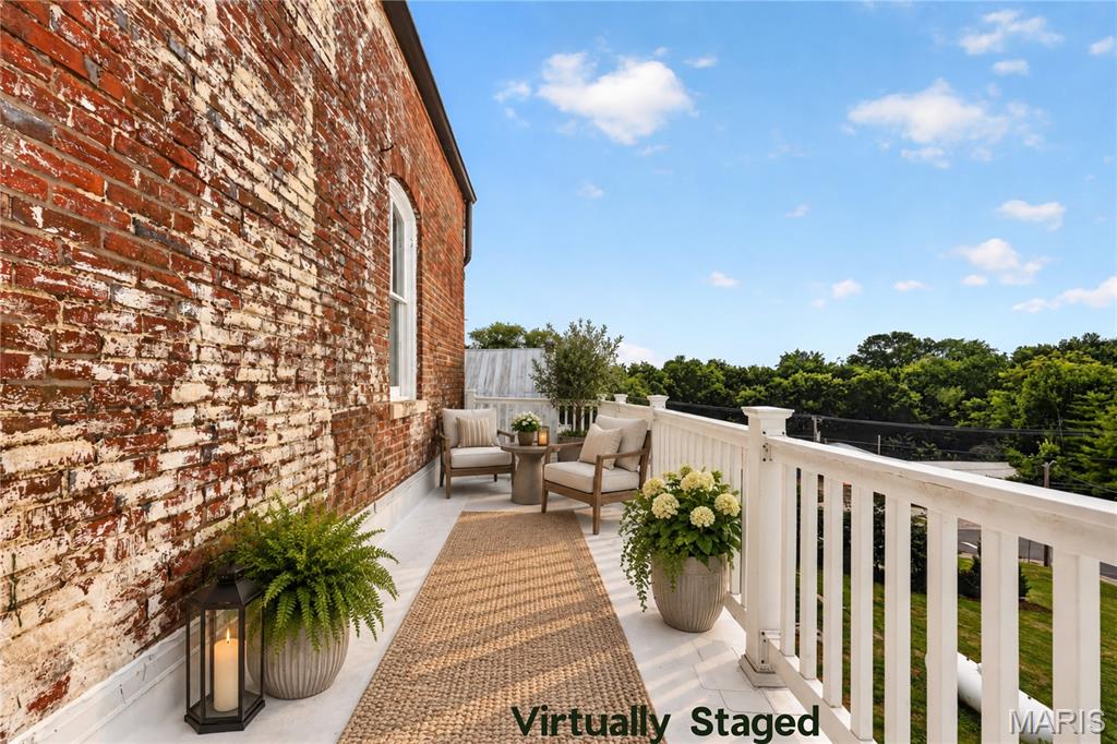 5589 Walnut Street