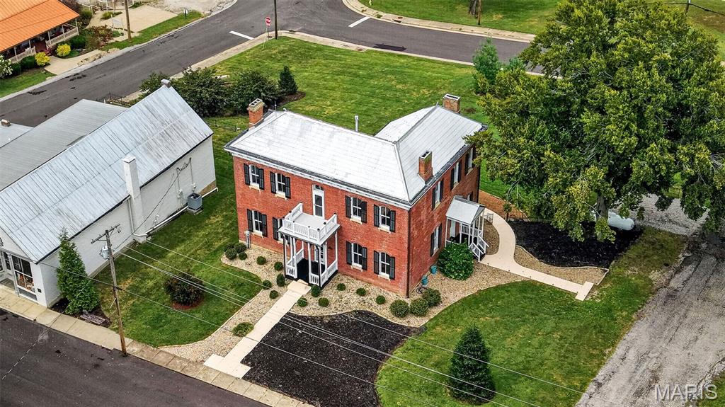 5589 Walnut Street