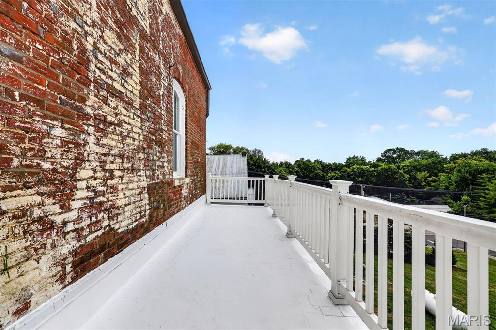5589 Walnut Street