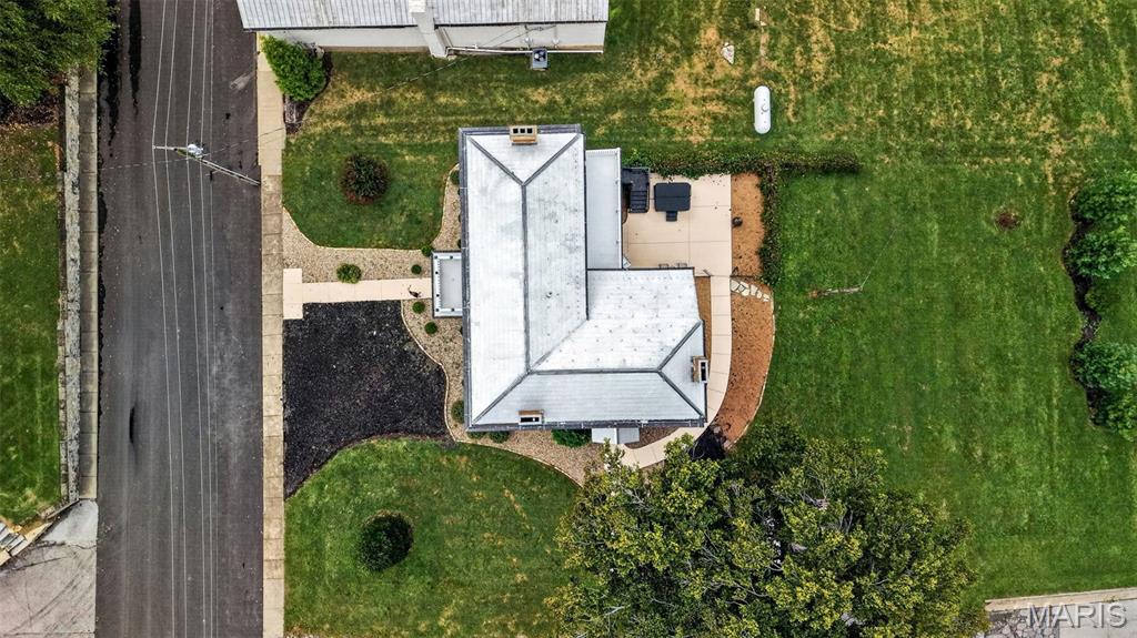 5589 Walnut Street