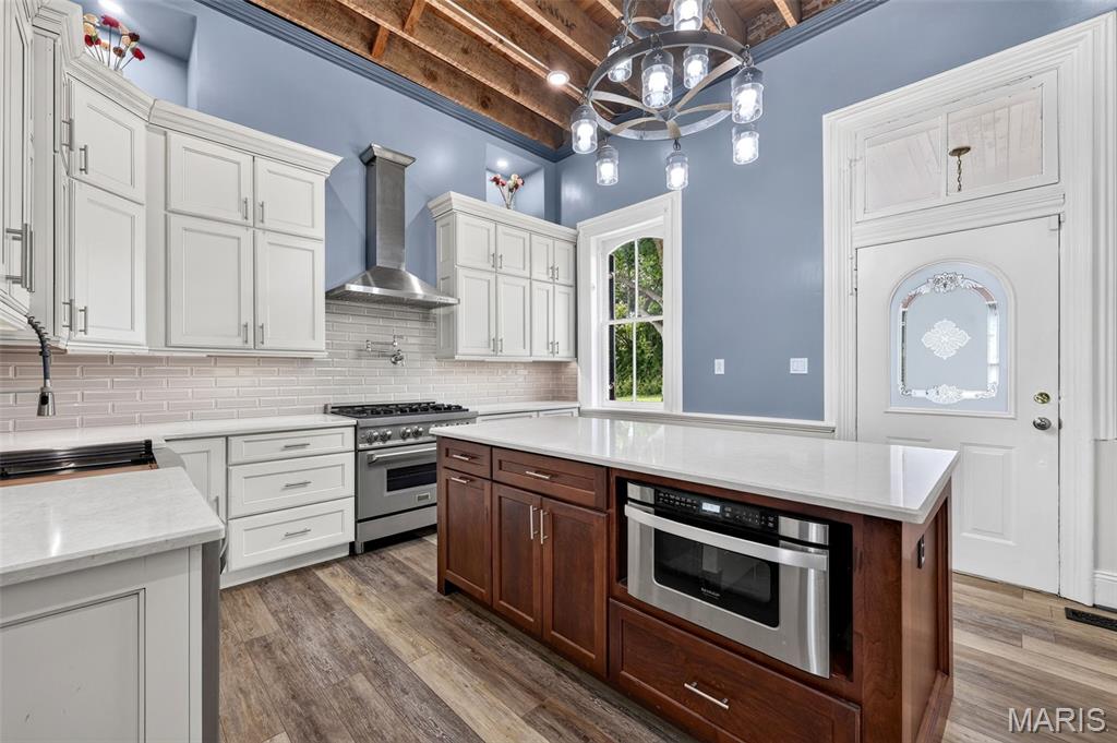 5589 Walnut Street