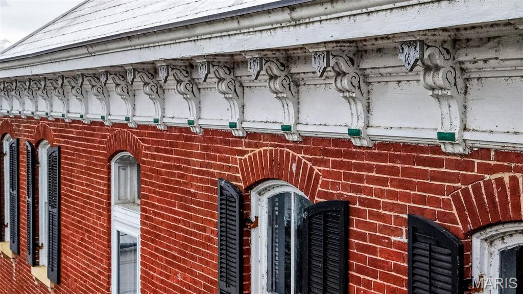 5589 Walnut Street