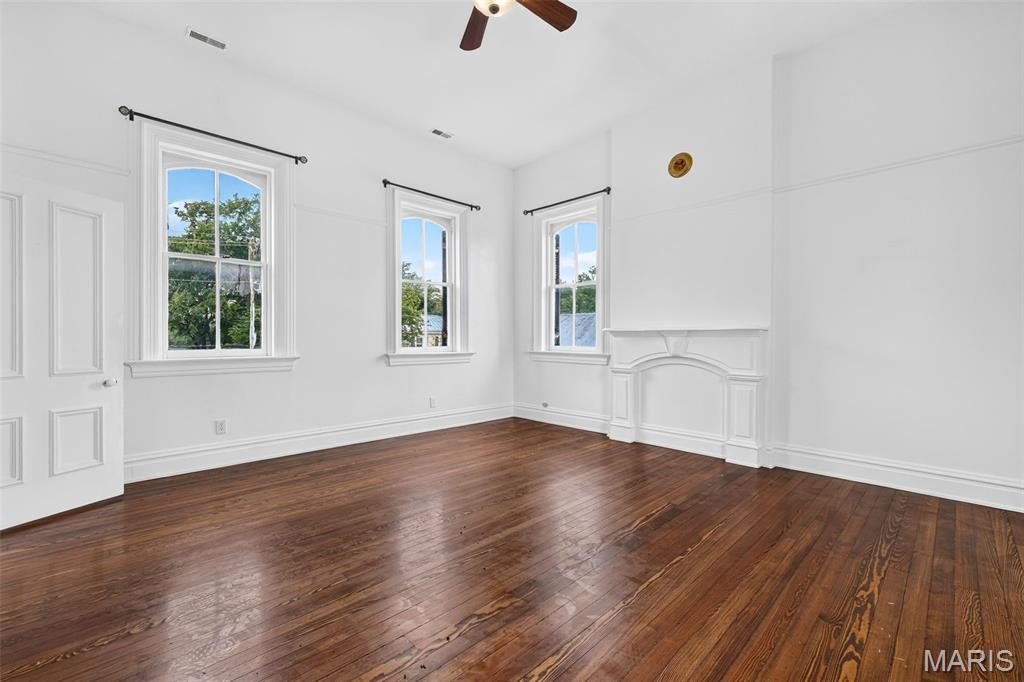 5589 Walnut Street