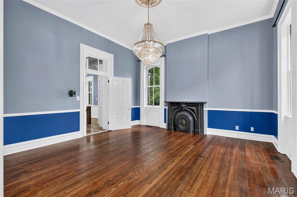 5589 Walnut Street