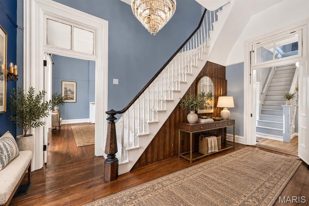 5589 Walnut Street