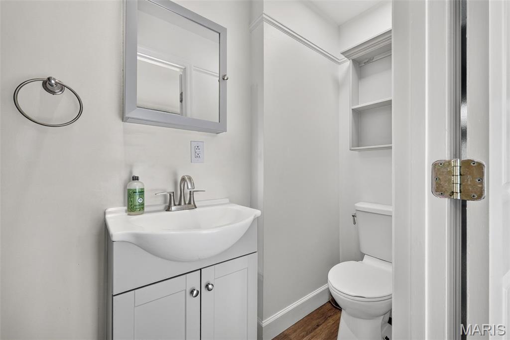 5589 Walnut Street