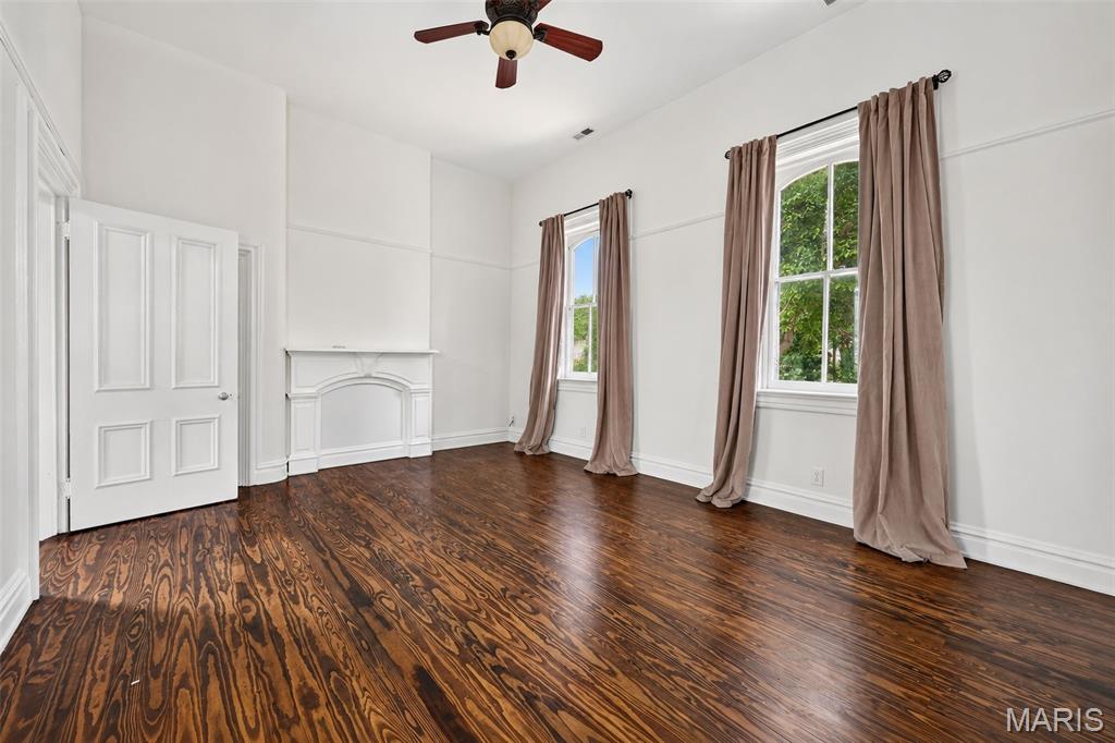 5589 Walnut Street