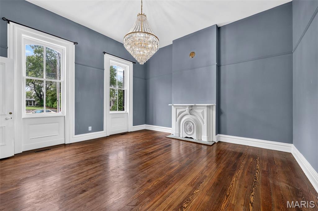 5589 Walnut Street