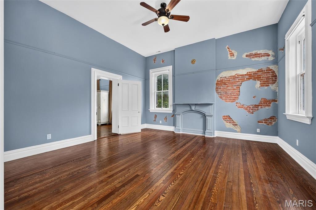 5589 Walnut Street
