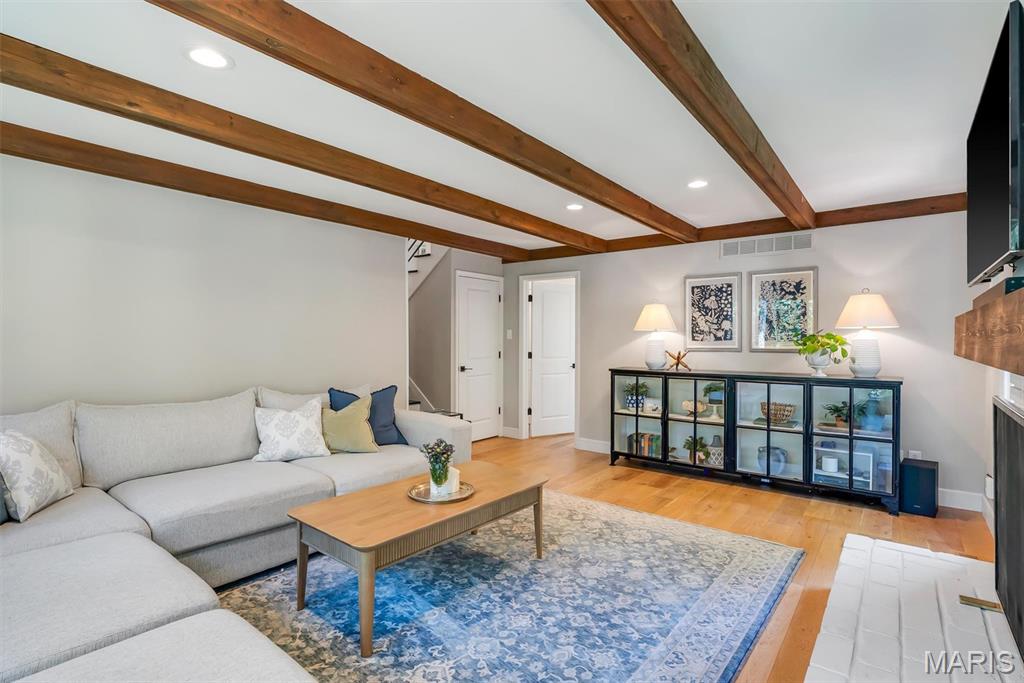 1113 Dunwoody Drive