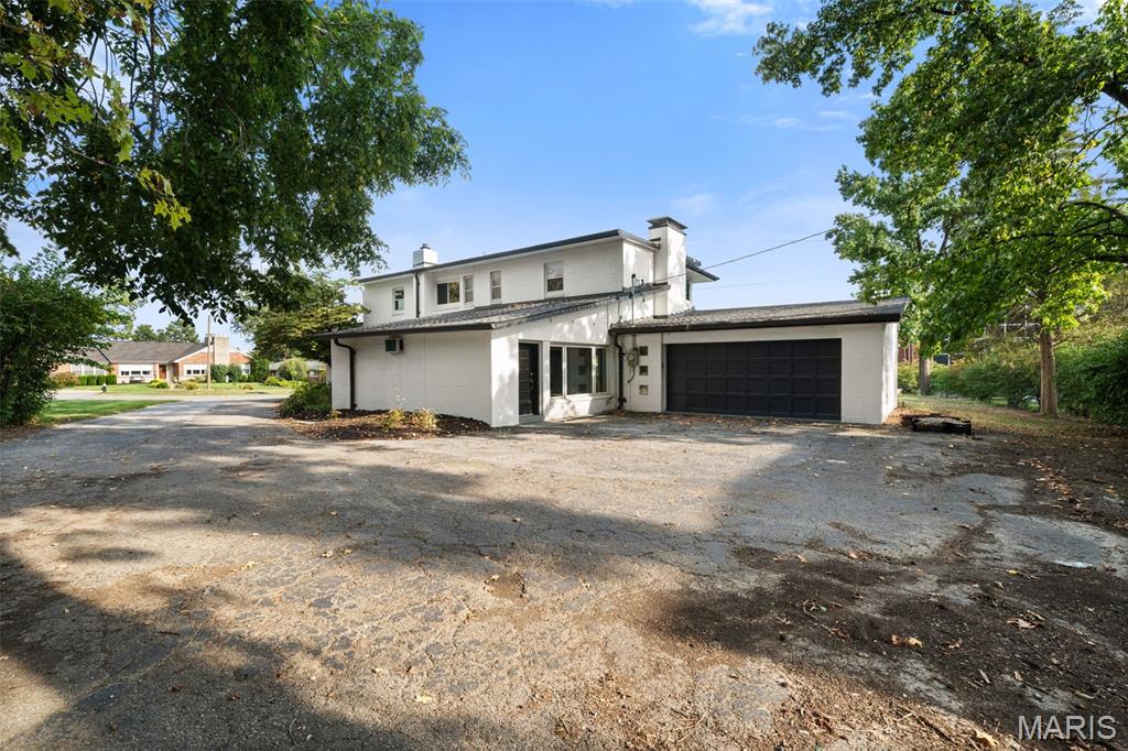 6005 Bishops Place