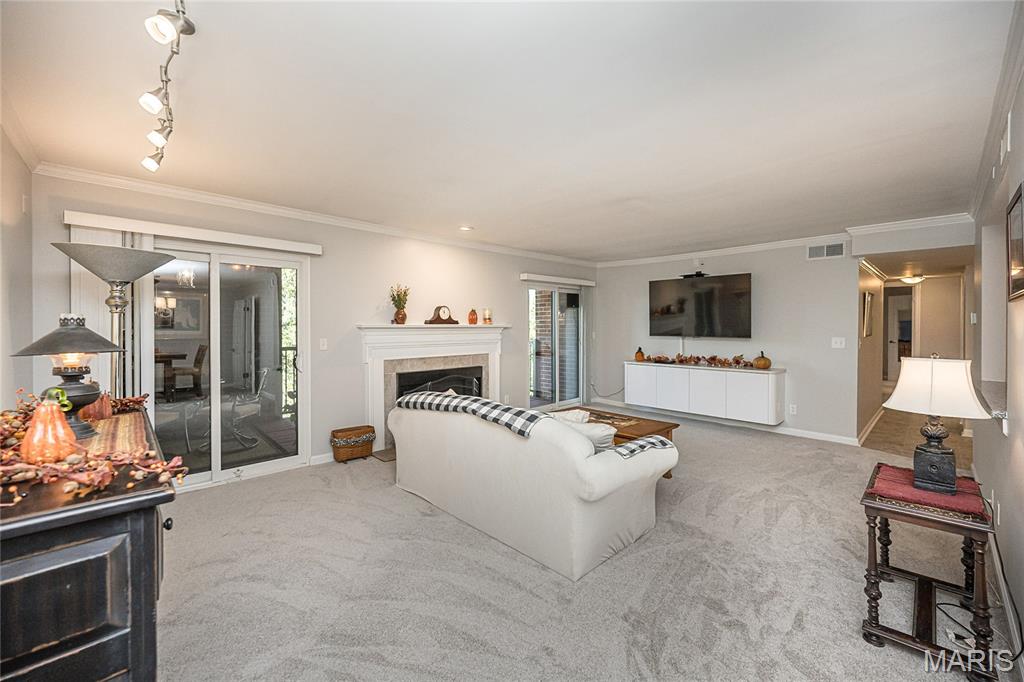 590 Sarah Lane Unit: 401
