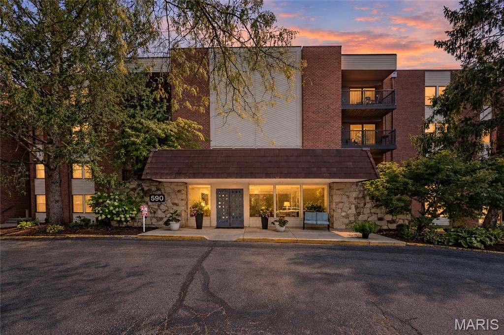590 Sarah Lane Unit: 401