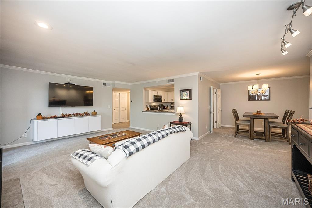 590 Sarah Lane Unit: 401