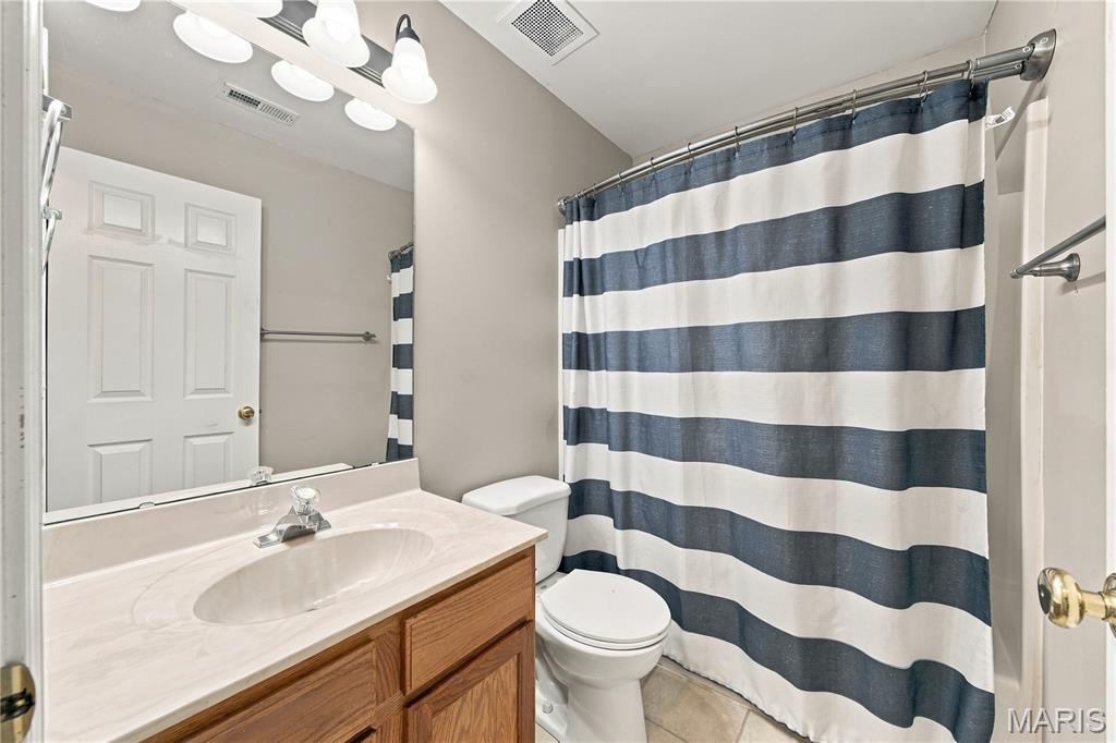 450 Benton Drive Unit: J