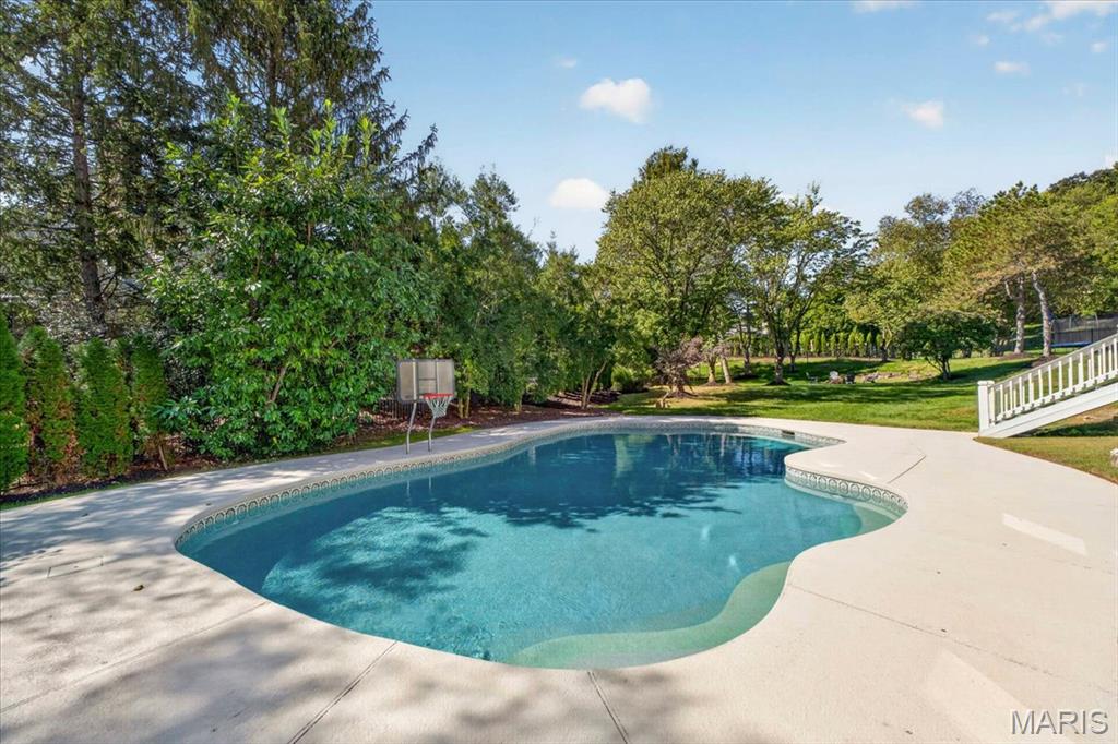 17915 White Robin Court