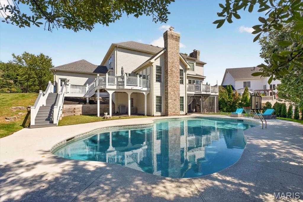 17915 White Robin Court
