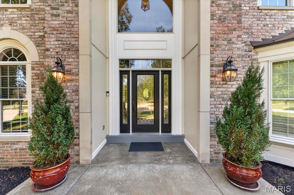 17915 White Robin Court