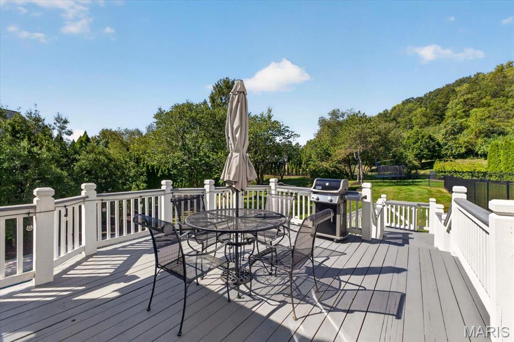 17915 White Robin Court