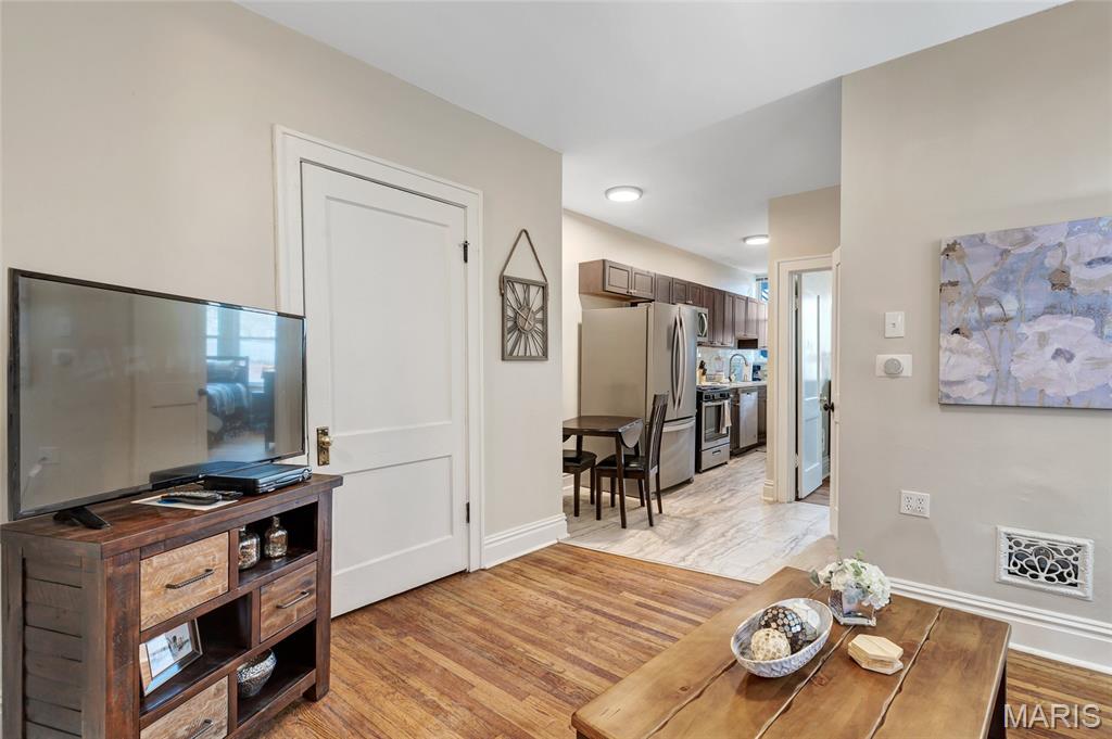 4955 Magnolia Avenue Unit: 2E
