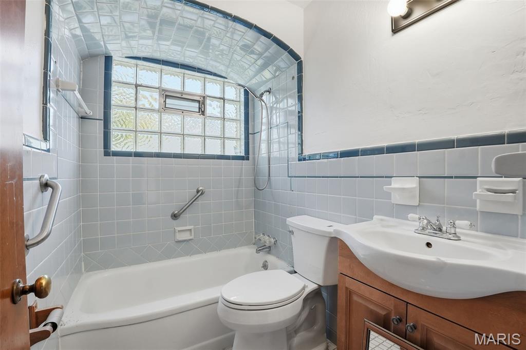 7 Santa Cruz Drive