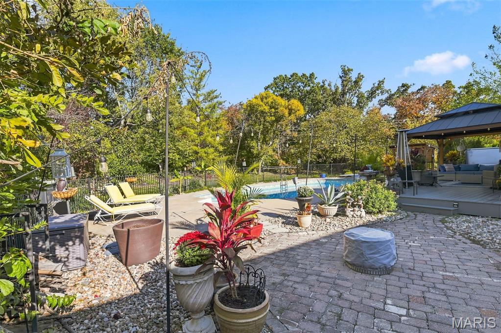 610 Royal Pine Court