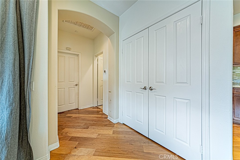 15229 Columbus Square