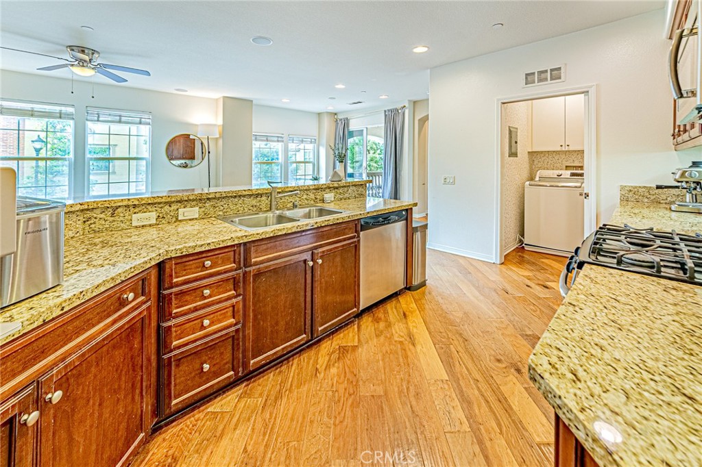 15229 Columbus Square