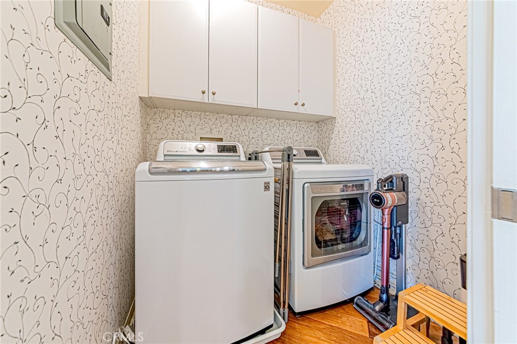 15229 Columbus Square