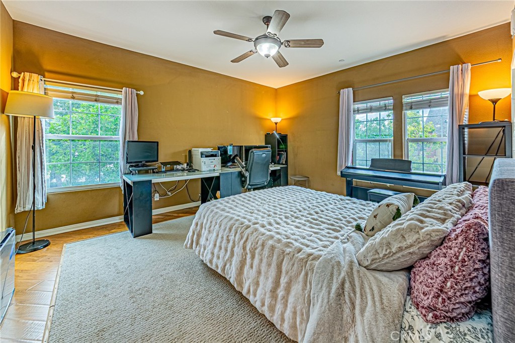 15229 Columbus Square