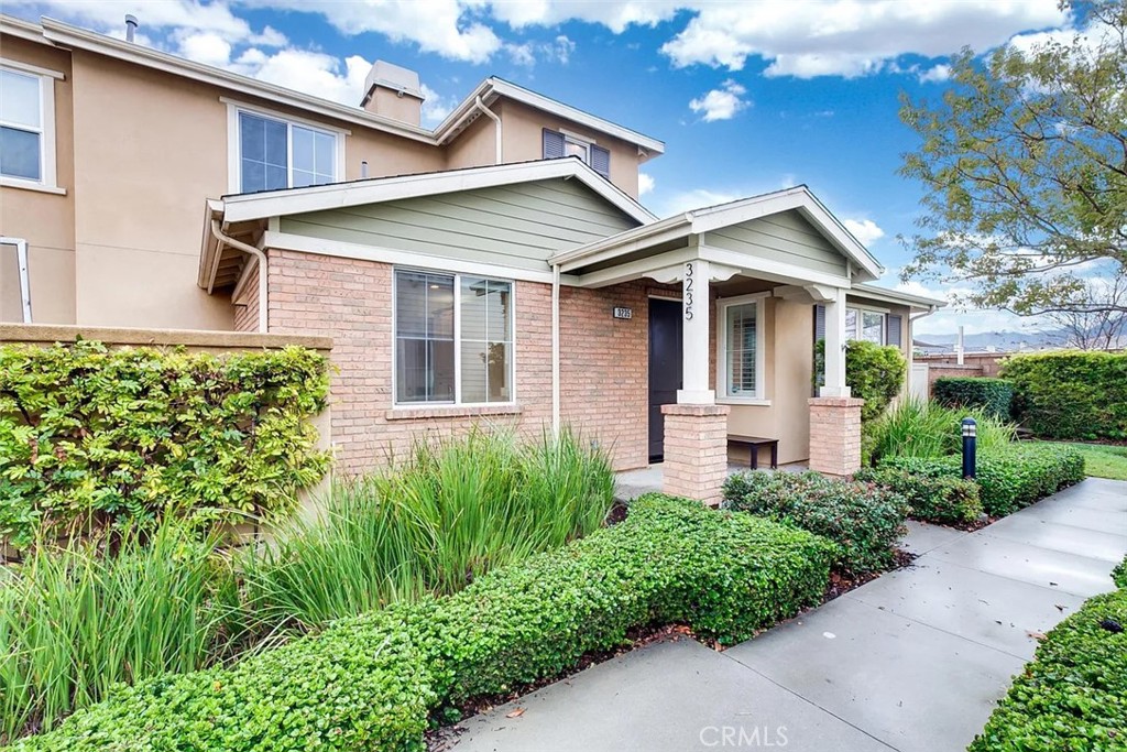 3235 Larkspur Street